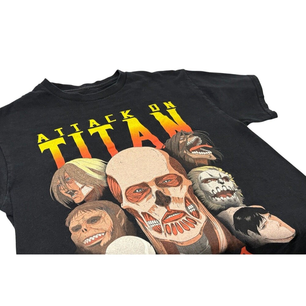 Crunchyroll Attack On Titan Men's T-shirt Size S/M Anime Horror Sci Fi Art Manga